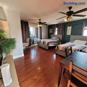LA Getaway Oasis - Image 1