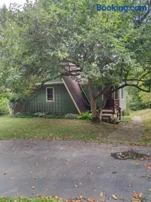 Country suite with bath and laundry - Image 4