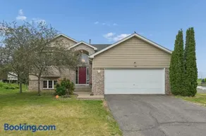 Entire Home in Rosemount, Minnesota - Image 1