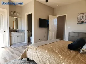 Elegant Suite with Stunning Vineyard Views - Image 3