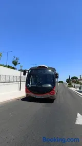 Charmante maison de ville avec parking privé - Image 2