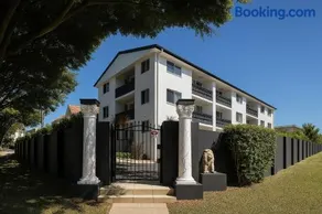 Redcliffe Villa - Image 1