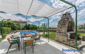 Stunning Home In Brtonigla With Kitchen - Image 2