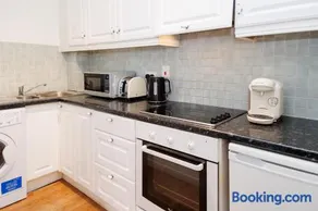 2 Bedroom Apartment near historical Christchurch - Image 1