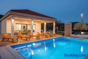 Villa Big Garden - Image 1