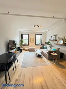 2BR Williamsburg Urban Retreat - Image 1