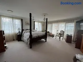 Luxury 4 bedroom house - Image 1