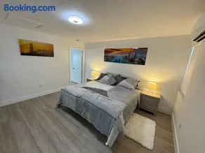 Modern Apartment Miami Oasis - Image 2