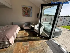 Dwylig Isa Holiday Cottages - Image 2