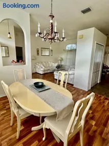 Cozy and Comfortable Valrico FL Entire Home 3 Bed 2 Bath Sleeps 5 - Image 3