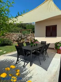 Jacuzzi, Kids' Playground, Free Parking - Image 3