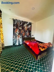 Aadil Playing Guest House Near Gulmarg, Tangmarg - Image 3