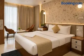 Hotel Krushnai Deluxe - Image 2
