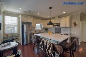 Luxury 2 bed 1 bath - Image 5