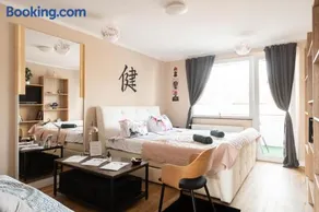 - Zen Haven Luxurious 3-Room Japanese-Themed Apartment with King-Size Beds, Balcony, Bamboo Accents, Entertainment Galore & Private Parking - Near Airport & Train Station - - Image 1