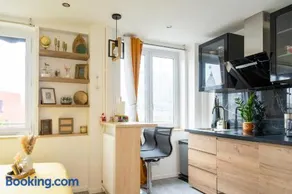 Chic Parisian Apartment - Air-Con 1-Bed - Image 2