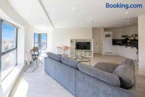 Modern 2-Bed Near Luas & Dublin Mountains - Image 2