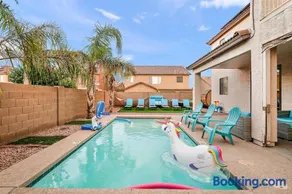 The Tranquil Retreat Heated Pool HotTub Sauna BBQ - Image 1