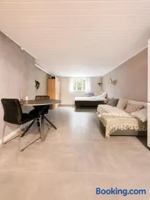 Quiet and charming studio apartment - Image 1