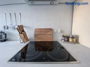 Stilvolle 2 Zimmer Wohnung mit Küche TV Waschmaschine - Image 2