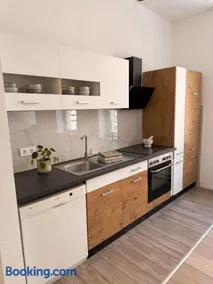 Schöne 2-Zimmer Wohnung im Herzen Düsseldorfs - Image 2