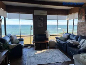 On the rocks beach house - Image 5