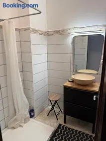 2 bedroom accommodation in Estagel - Image 2
