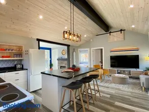 Creekside Cottage - kayak, SUP, fishing, game room, steps to the beach - Image 3