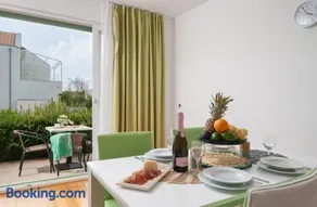 Sunny Resort apartment 1042 - Image 3