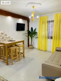 Chic & Sailor Beach Home - Image 1