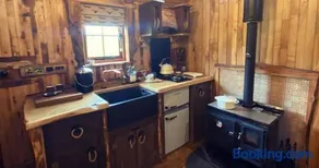 Oskar's Shepherd's Hut at Snug Hollow - Image 3