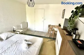 Apartment on the Port of Carnon - Image 1
