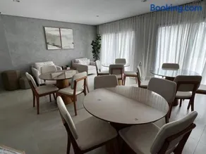 Flat One House - Image 2
