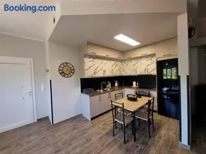 Arianas apartment - Image 5
