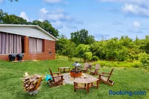 Norris Lake Cabin Getaway Sleeps 6 View Fire pit - Image 4