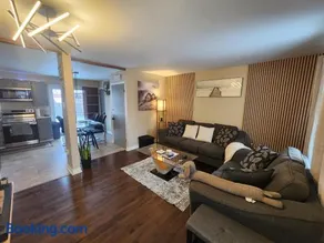 Cozy 3-Bedroom Haven, Private Pool & Parking ! - Image 3