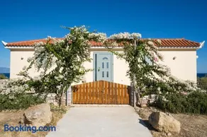 Seafront Studio with direct beach access - Image 3