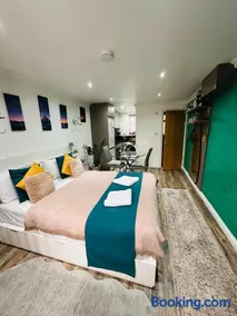 Studio Flat - Image 3