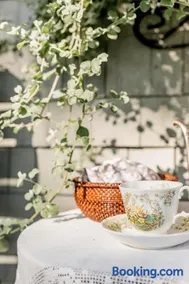 Recharge at Tranquil Sea Salt Cottage in Historic Wiscasset - Image 3