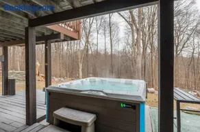 5 min to Water , Chic & Cozy , Hot Tub , Game Room - Image 1