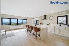 Seaview Lodge Apartment 'Sleeping 4 Guests' - Image 4