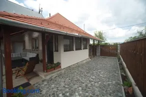 Holiday Home Podium - Image 5