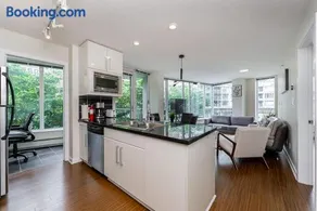 Spacious Downtown Condo with Pool Gym & Parking - Image 2