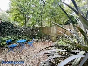 Contemporary garden flat in Clifton - Image 1