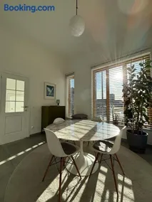 Luxury apartment, private terrace & FREE PARKING - Image 4