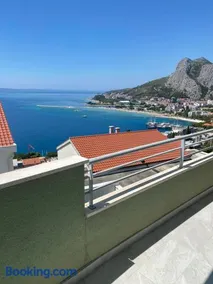 Comfort Sea View Apartment - Image 1