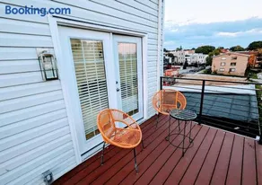 Luxurious 3 Bedroom Apt with a beautiful balcony - Image 4