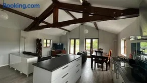 Peacock Barn - Image 2