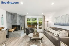 Designer 2 BR on River with Pool - Walk to Town! - Image 1