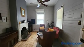 Pickett's Cottage - Restored Heritage Pioneer Home - Image 4